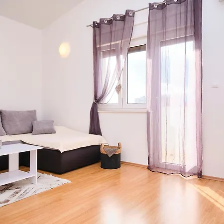 شقة By Interhome