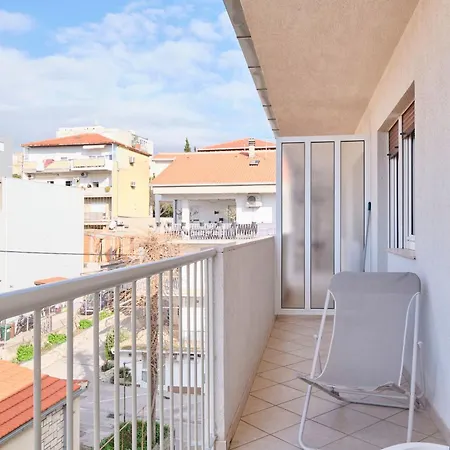 شقة By Interhome