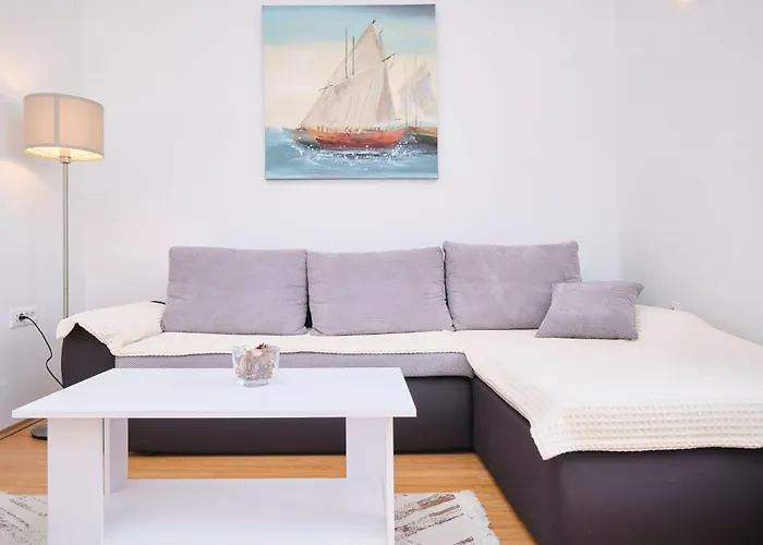 By Interhome Apartman *
